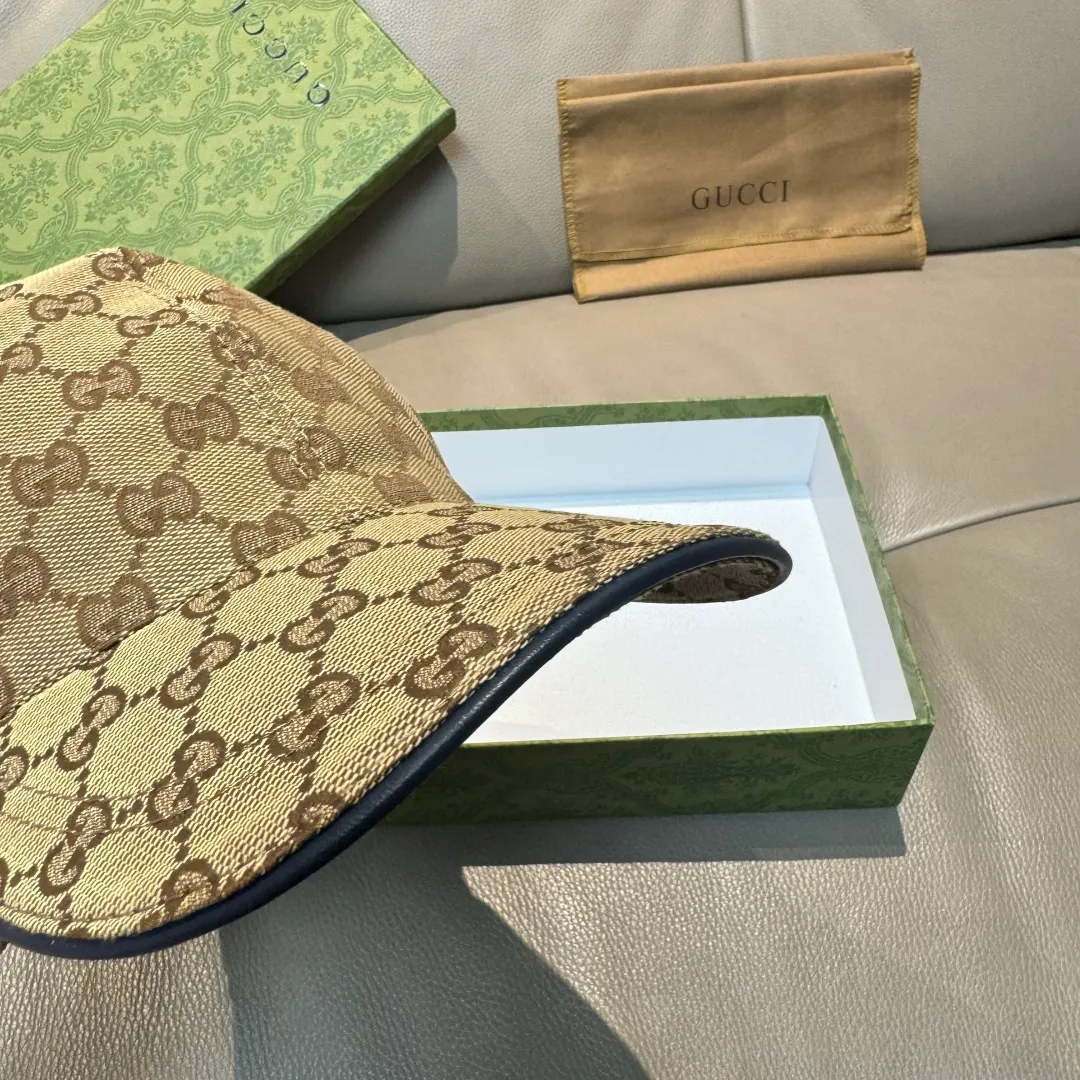 p90 ten thousand year old classic new color is shipped!   , Gucci (Gucci) classic original baseball cap 😍😍 1:1 mold opening and customization at the counter, the highest version, original canvas fabric + first layer of cowhide, light and breathable! Photographed in real life, suitable for men and women in all seasons, basic head circumference 56cm, adjustable patches.