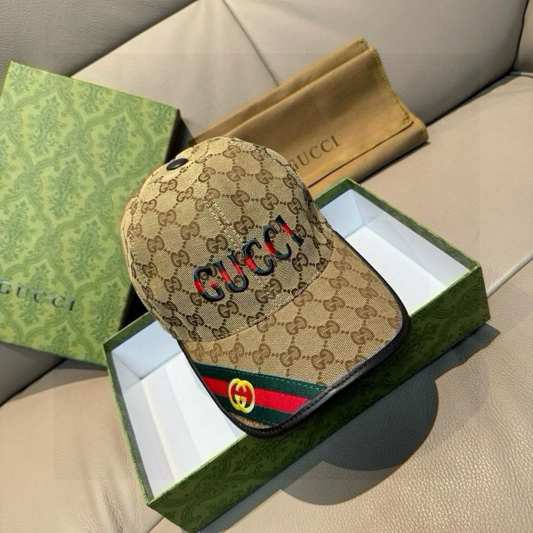 P90, Gucci's new original baseball cap, double G webbing. 1:1 mold customization, heavy embroidery, details comparable to those at counters, original canvas fabric + first layer cowhide, excellent quality! The first choice for handsome men and beautiful women, fashionable and versatile. The basic head circumference is 56cm, and the patch is adjustable.