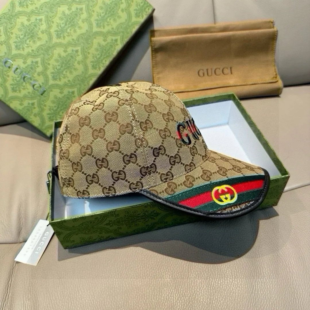 P90, Gucci's new original baseball cap, double G webbing. 1:1 mold customization, heavy embroidery, details comparable to those at counters, original canvas fabric + first layer cowhide, excellent quality! The first choice for handsome men and beautiful women, fashionable and versatile. The basic head circumference is 56cm, and the patch is adjustable.