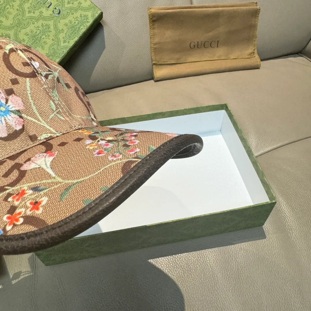 p90., Gucci Gucci's new original baseball cap, floral large double G, customized at the counter with 1:1 mold opening, perfect matching pattern, original canvas fabric + first-layer cowhide, light and breathable! The basic head circumference is 56cm, and the patch is adjustable.