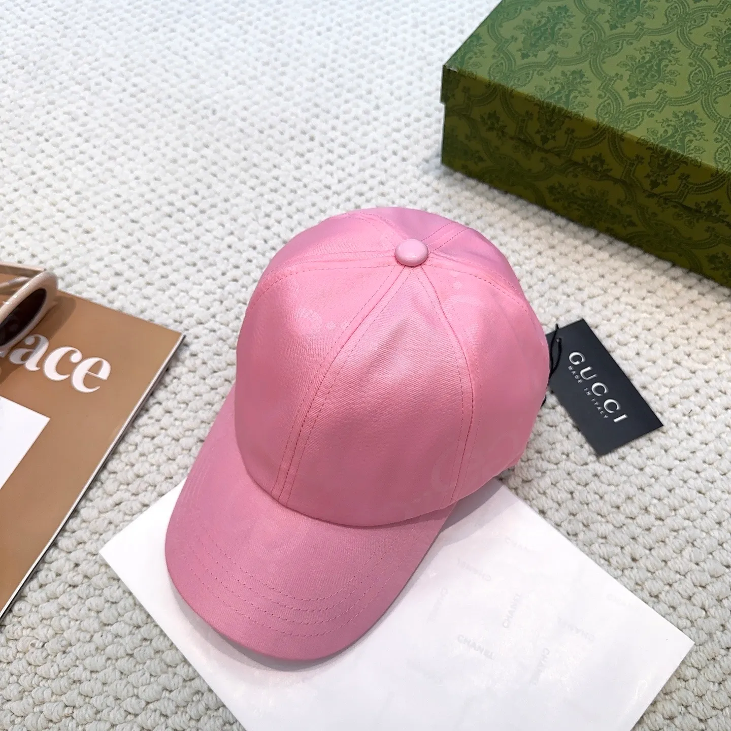 P66 original quality GUCCI Gucci baseball cap🧢Official website new product Gucci baseball cap🧢hot coming. The craftsmanship is very exquisite, high-end and classy! Low-key luxury, easy to carry! Running volume!