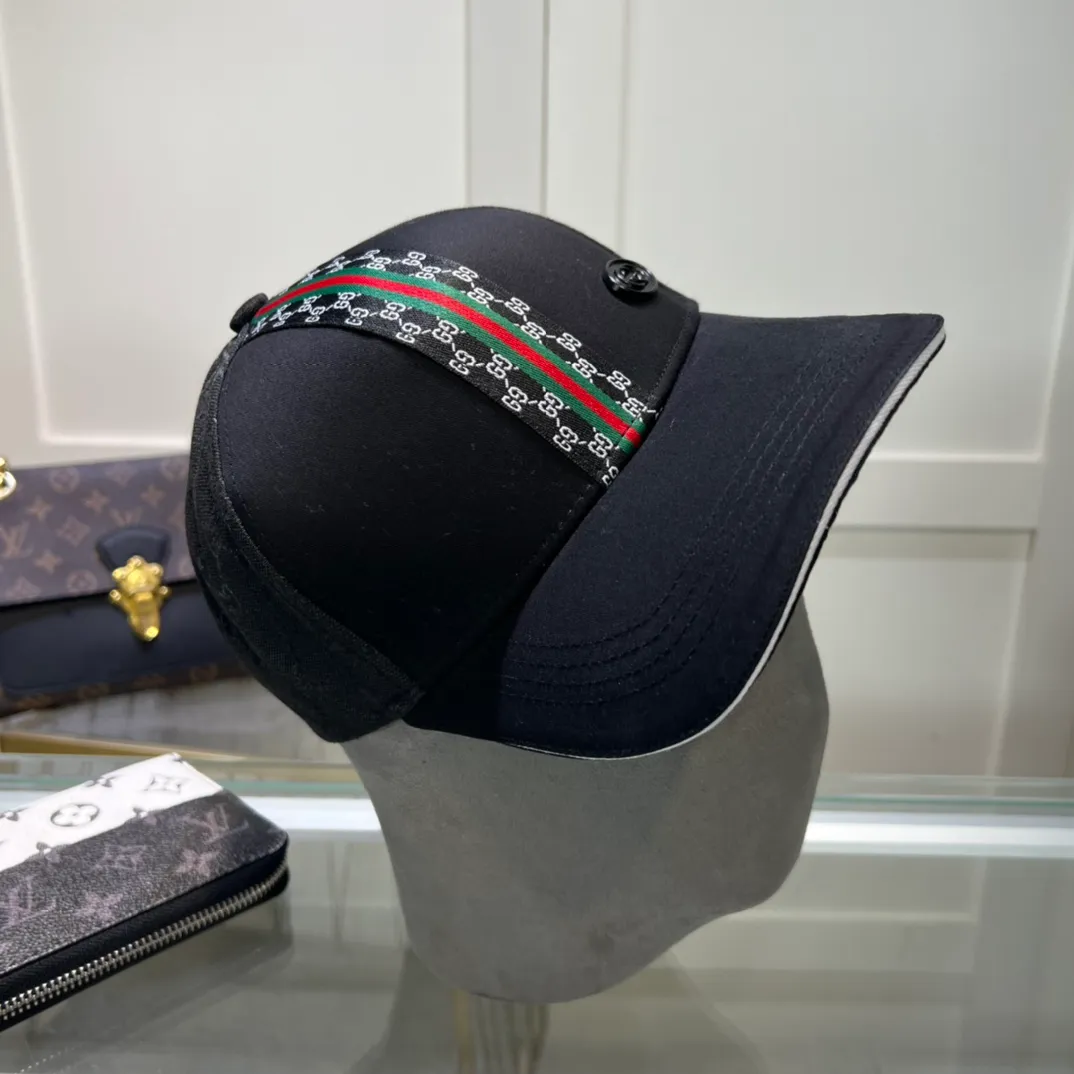 P48💰Gucci Baseball Cap♥️GUCCI🧢New product from the official website, baseball cap, original quality, very popular 🔥🎩 The craftsmanship is very exquisite, high-end and classy! Low-key luxury, easy to carry! Running volume!
