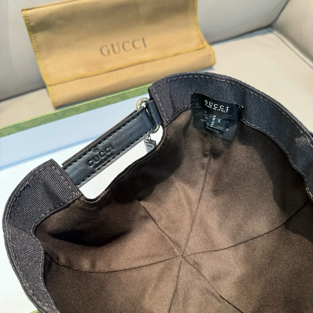 p900000 classic model!   , Gucci (Gucci) classic original baseball cap 😍😍 1:1 mold customization at the counter, the highest version, original satin fabric + first layer of cowhide, light and breathable! Photographed in real life, suitable for men and women in all seasons, basic head circumference 56cm, adjustable patches.