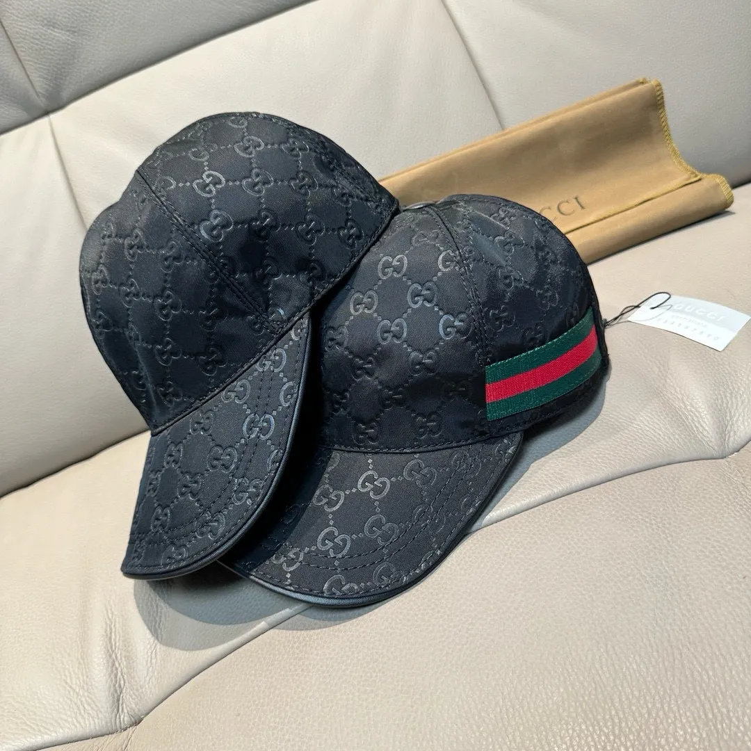 p900000 classic model!   , Gucci (Gucci) classic original baseball cap 😍😍 1:1 mold customization at the counter, the highest version, original satin fabric + first layer of cowhide, light and breathable! Photographed in real life, suitable for men and women in all seasons, basic head circumference 56cm, adjustable patches.