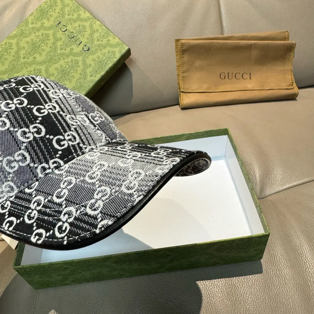 p90, Gucci (Gucci) new original baseball cap, gradient candy double G, 1:1 mold opening and customization at the counter! Original denim fabric + first-layer cowhide, light and breathable! Actual photo, suitable for men and women, basic head circumference 56cm, adjustable patch.