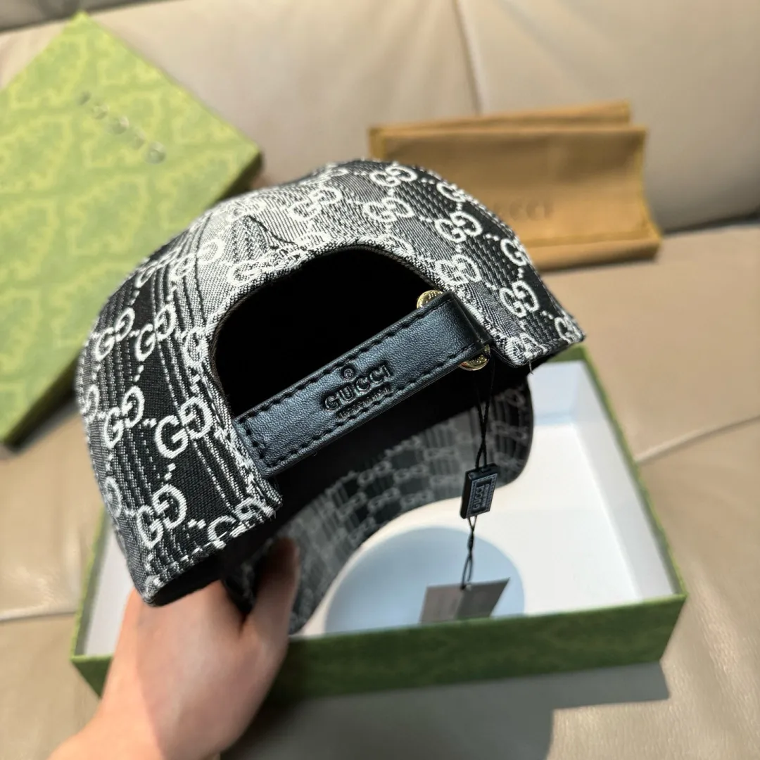 p90, Gucci (Gucci) new original baseball cap, gradient candy double G, 1:1 mold opening and customization at the counter! Original denim fabric + first-layer cowhide, light and breathable! Actual photo, suitable for men and women, basic head circumference 56cm, adjustable patch.