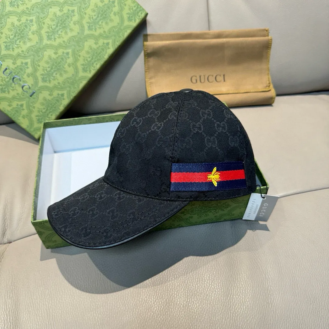 p90 ten thousand year classic model shipped!   , Gucci (Gucci) classic original baseball cap, bee webbing, 1:1 mold opening and customization at the counter, the highest version, original canvas + first-layer cowhide, pure cotton lining, light and breathable! Photographed in real life, suitable for men and women in all seasons, basic head circumference 56cm, adjustable patches.