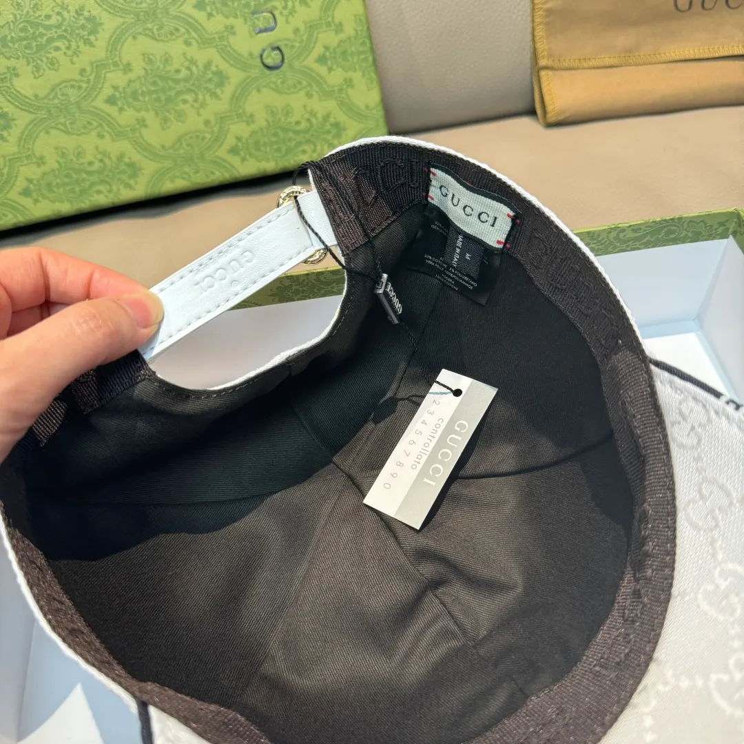 P90, Gucci (Gucci) new original baseball cap, GUCCI embroidery, 1:1 mold customization, heavy embroidery, details comparable to counters, original canvas fabric + first-layer cowhide, excellent quality! The first choice for handsome men and beautiful women, fashionable and versatile. The basic head circumference is 56cm, and the patch is adjustable.