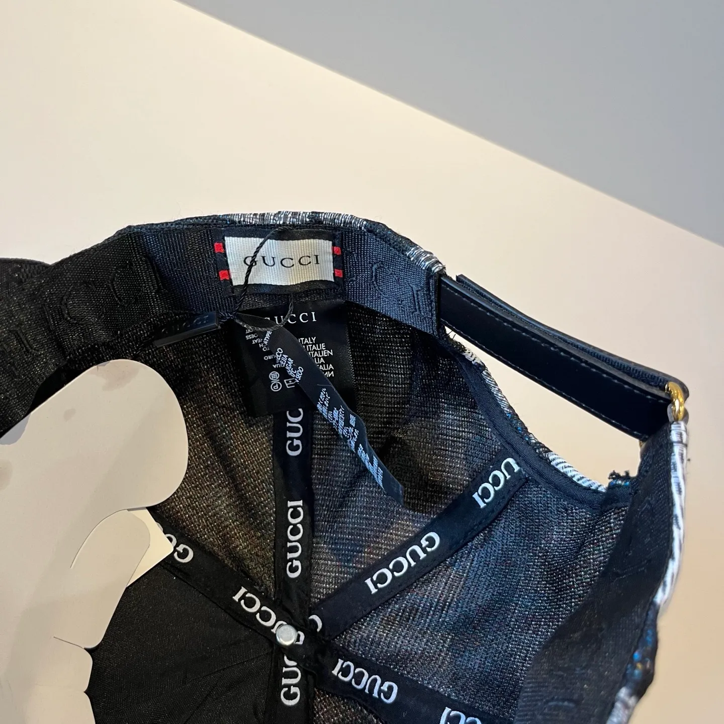 P60 Gucci Baseball Cap♥️GUCCI🧢New product from the official website, baseball cap, original quality, very popular 🔥🎩 The craftsmanship is very exquisite, high-end and classy! Low-key luxury, easy to carry! Running volume!