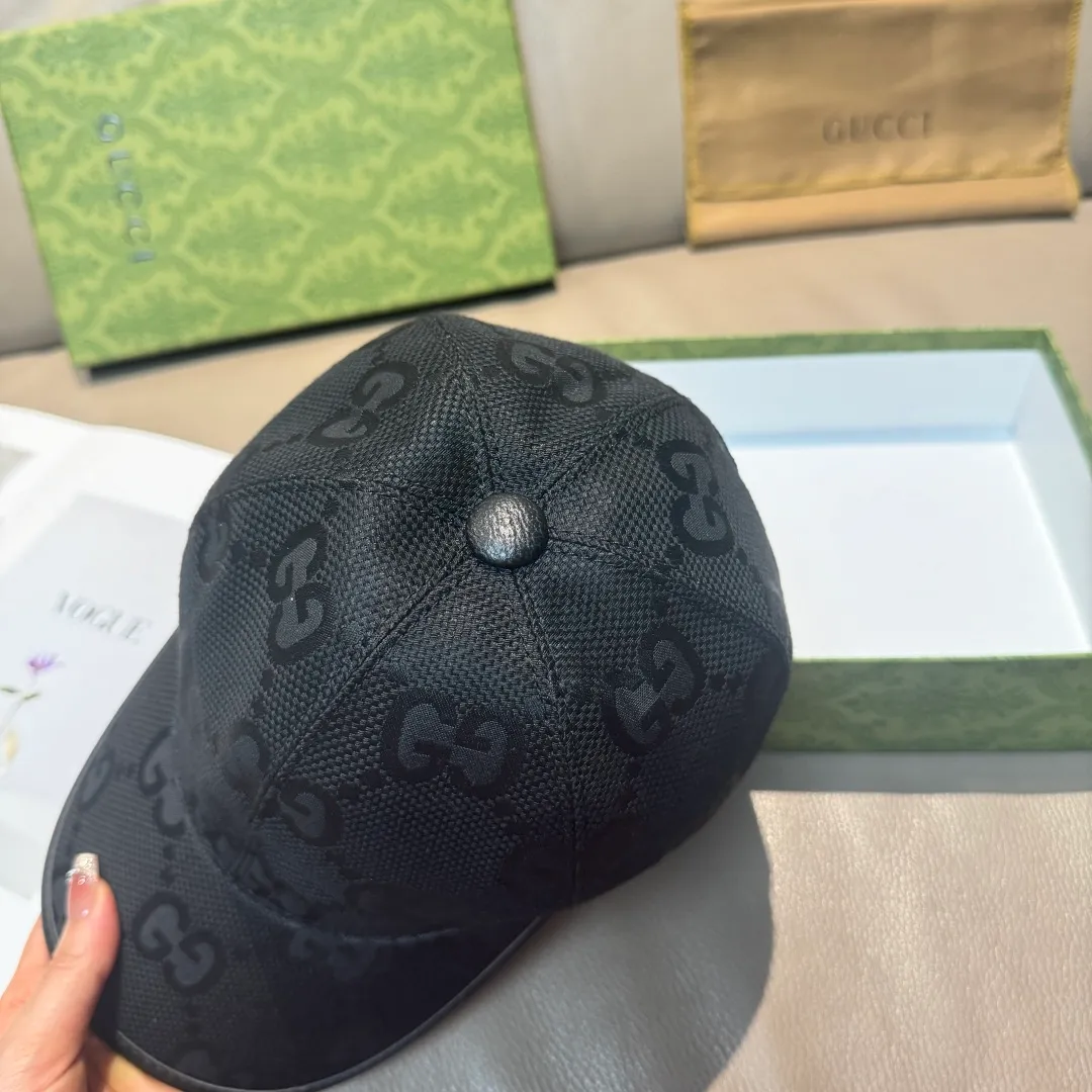 p90., Gucci Gucci's new original baseball cap, large double G, 1:1 mold opening and customization at the counter, original canvas fabric + first-layer cowhide, light and breathable! The basic head circumference is 56cm, and the patch is adjustable.