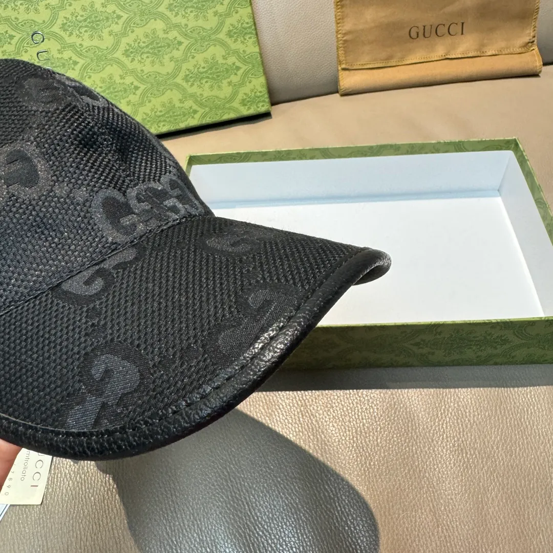 p90., Gucci Gucci's new original baseball cap, large double G, 1:1 mold opening and customization at the counter, original canvas fabric + first-layer cowhide, light and breathable! The basic head circumference is 56cm, and the patch is adjustable.