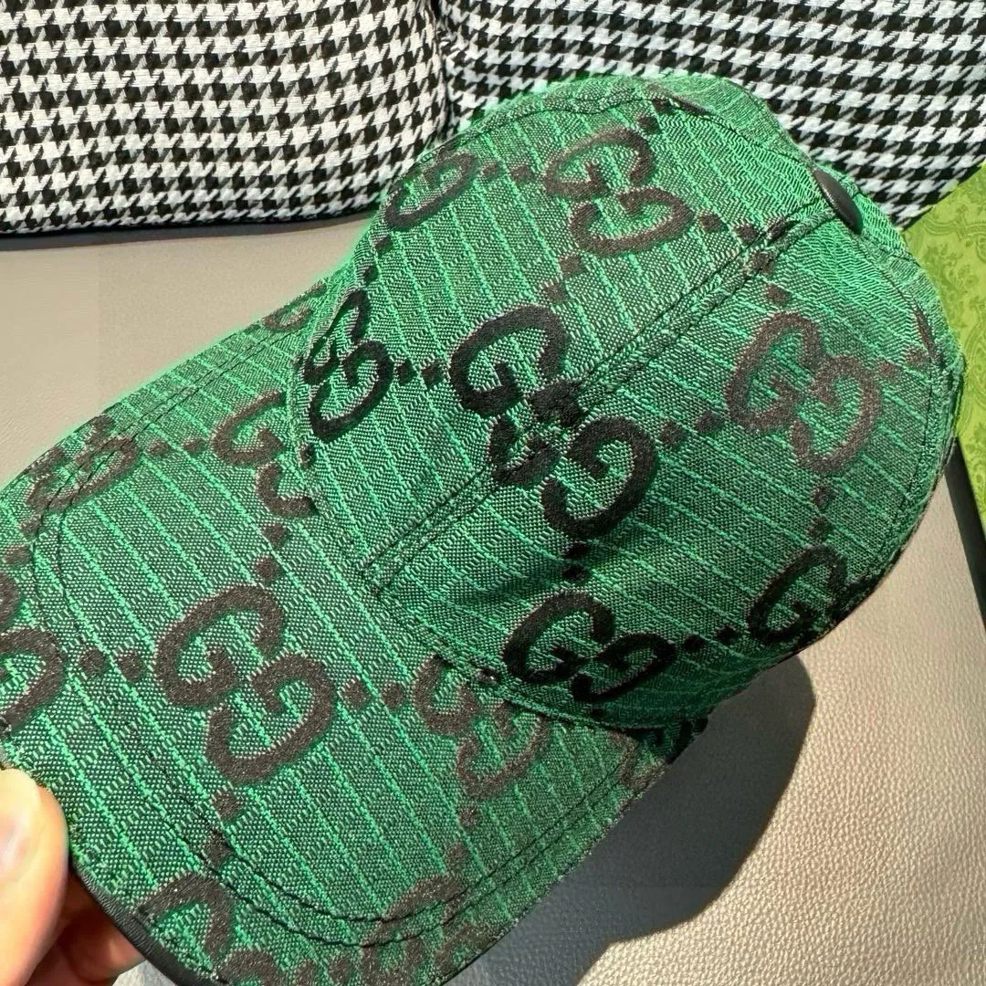 p90 New model shipped from official website. Gucci's latest original baseball cap, large double G, 1:1 mold customization at the counter, perfect alignment, original canvas fabric + first-layer cowhide, light and breathable! The basic head circumference is 56cm, and the patch is adjustable.