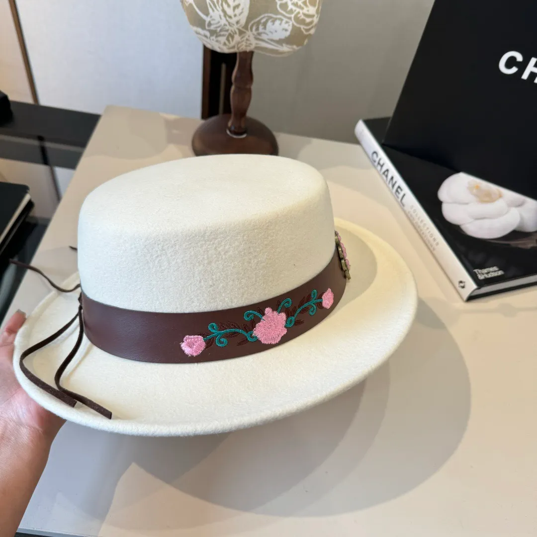 💰220¥ White Gucci new wool top hat, flat top hat, 100% wool fabric 🦙%, head circumference 57cm