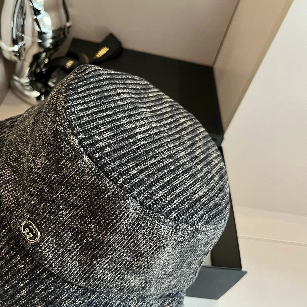 💰120¥ Gucci striped bucket hat, high-end customized fabric. Head circumference 57cm