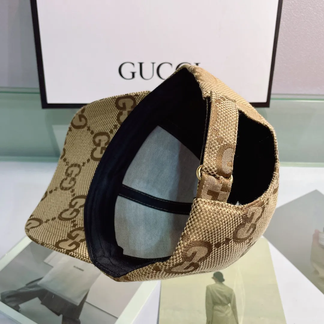 P70 Gucci (Gucci) classic quotation original baseball cap, 1:1 mold customization, original canvas fabric + first-layer cowhide, popular purchase agent, versatile style for men and women, great quality! The basic head circumference is 56cm, and the patch is adjustable.