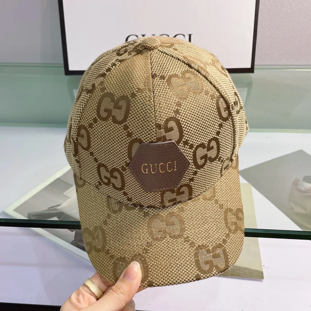 P70 Gucci (Gucci) classic quotation original baseball cap, 1:1 mold customization, original canvas fabric + first-layer cowhide, popular purchase agent, versatile style for men and women, great quality! The basic head circumference is 56cm, and the patch is adjustable.