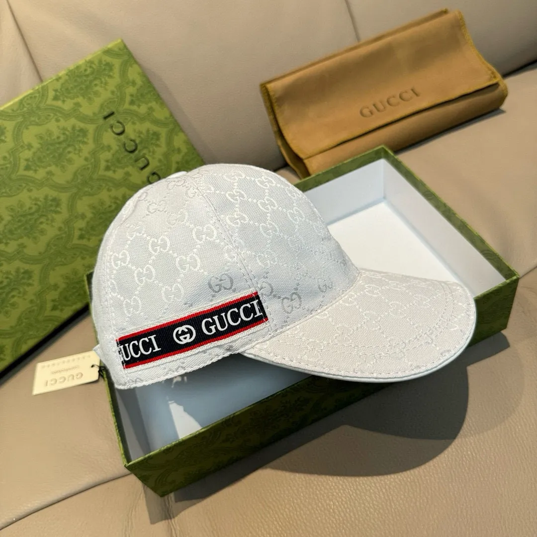 p90., Gucci's new original baseball cap, logo webbing, 1:1 mold opening and customization at the counter, original canvas fabric + first-layer cowhide, light and breathable! The basic head circumference is 56cm, and the patch is adjustable.