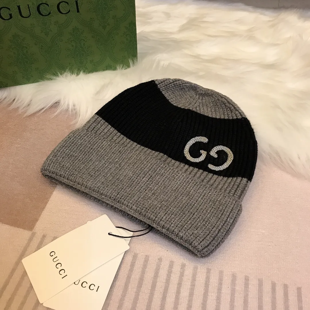 Special batch 🉐70💰 🧢GUCCI Gucci👒 The latest knitted hat from the official website, a replica of the original one from the official website. Very soft and skin-friendly, very elastic 💓 Textured and very versatile style ~ Warm cashmere wool hat, one size fits all and elastic ~ Unisex, can be worn by any head circumference. Really recommended
