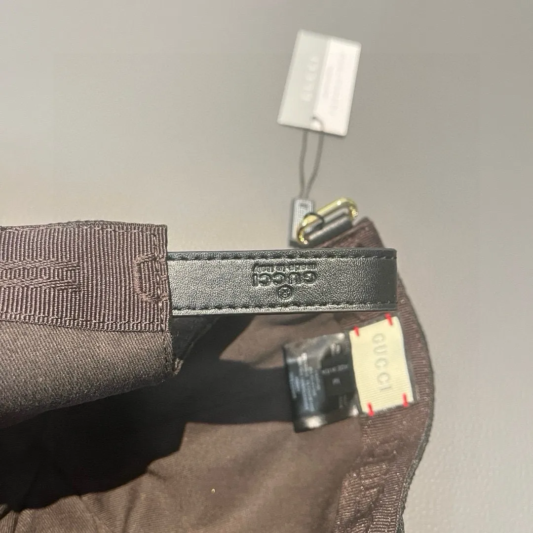 Batch 90, Gucci (Gucci) new original baseball cap, canvas and leather, best-selling model at the counter, 1:1 mold customization, original canvas fabric + first-layer cowhide, fashionable and handsome! The quality is great, the basic head circumference is 56cm, and the patch is adjustable.