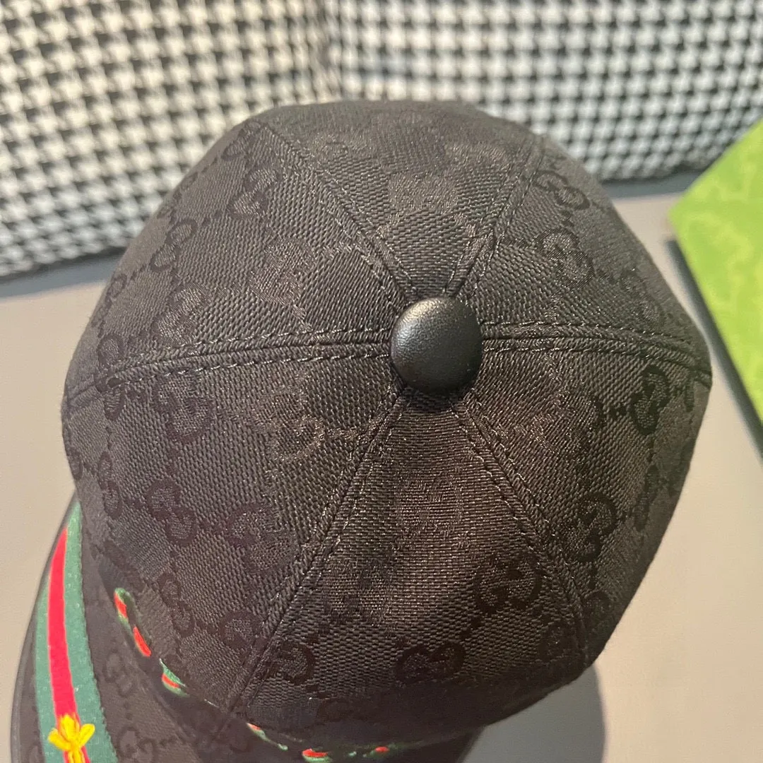 🉐️90, Gucci (Gucci) new original baseball cap, 1:1 mold customization, heavy embroidery, details comparable to counters, original canvas fabric + first-layer cowhide, excellent quality! The first choice for handsome men and beautiful women, fashionable and versatile. The basic head circumference is 56cm, and the patch is adjustable.