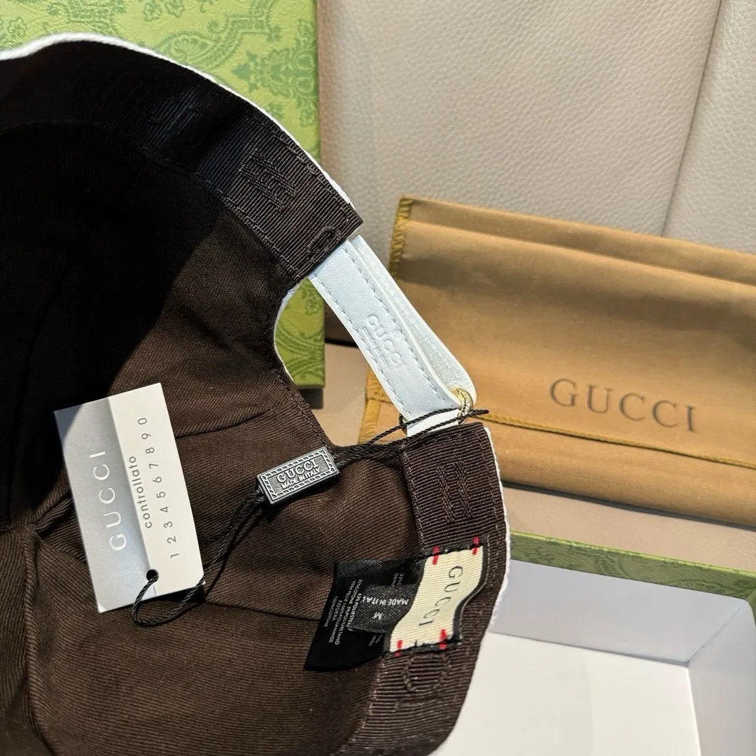 p90 ten thousand year classic model shipped!   , Gucci (Gucci) classic original baseball cap 😍😍 1:1 mold opening and customization at the counter, the highest version, original canvas fabric + first layer of cowhide, light and breathable! Photographed in real life, suitable for men and women in all seasons, basic head circumference 56cm, adjustable patches.