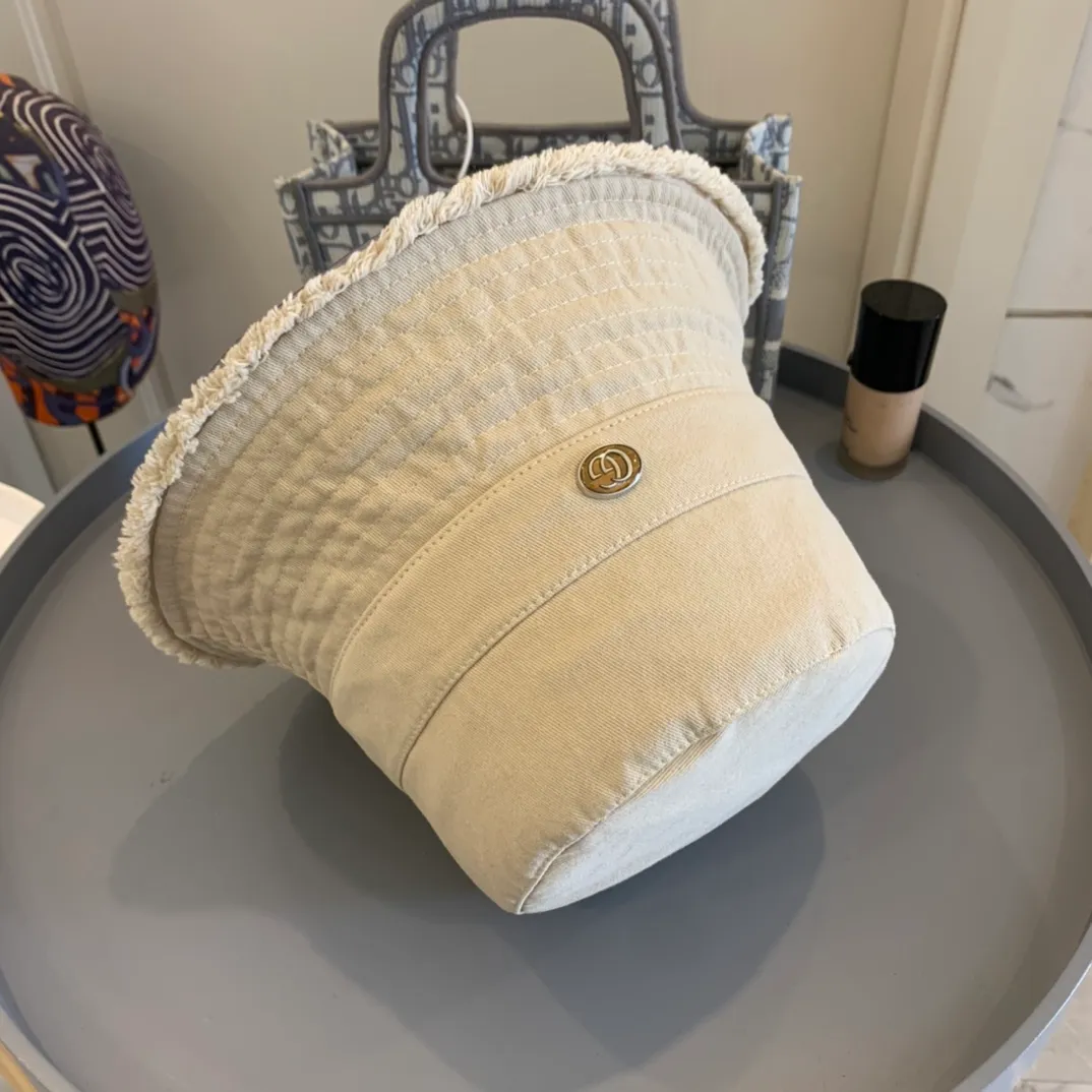 P100 GUCCI Gucci bucket hat👒Official website new product Gucci🧢original quality is very popular. The craftsmanship is very exquisite, high-end and classy! Low-key luxury, easy to carry! Running volume! 3 colors available!