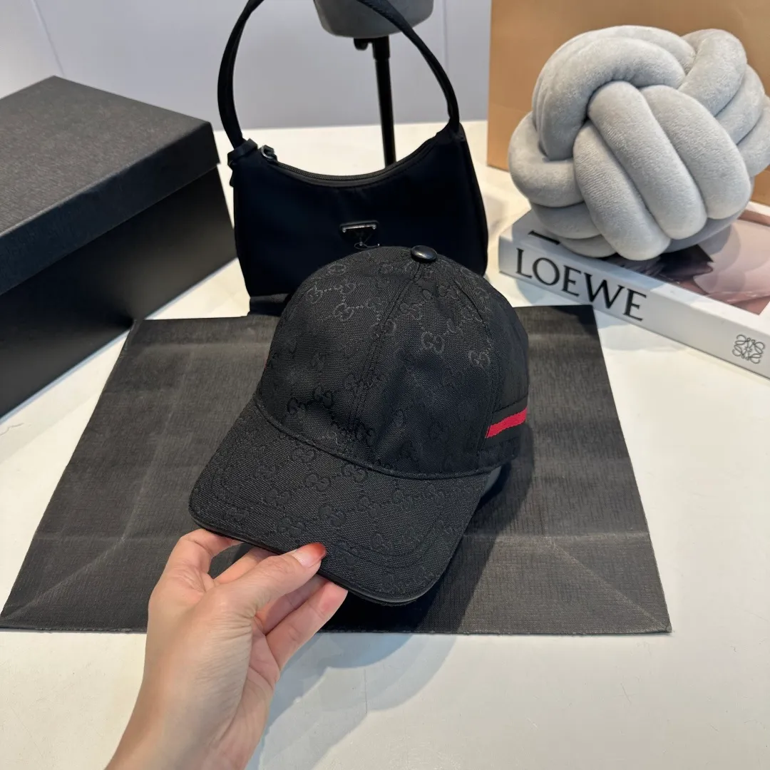 P60 Gucci (Gucci) classic original baseball cap😍Customized with 1:1 mold opening at the counter, the highest version, the original canvas is light and breathable! Photographed in real life, suitable for men and women in all seasons, basic head circumference 56cm, adjustable patches.