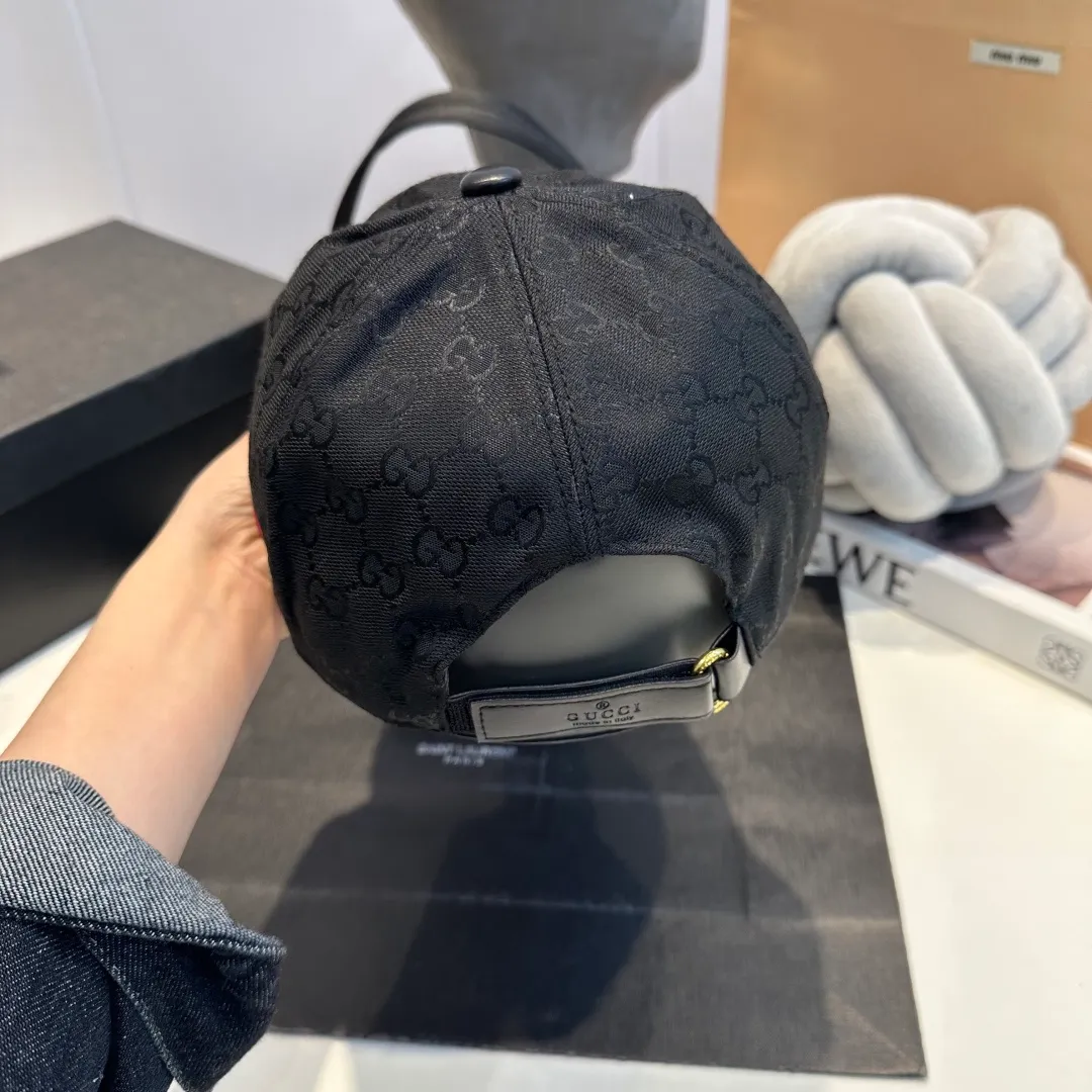 P60 Gucci (Gucci) classic original baseball cap😍Customized with 1:1 mold opening at the counter, the highest version, the original canvas is light and breathable! Photographed in real life, suitable for men and women in all seasons, basic head circumference 56cm, adjustable patches.