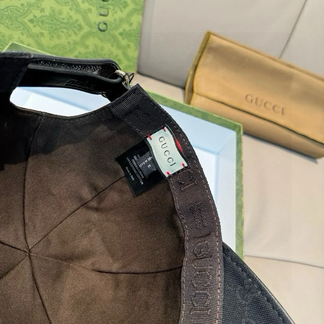 Batch 90, Gucci (Gucci) new spring and summer original baseball cap, logo webbing, 1:1 mold customization, original canvas fabric + first-layer cowhide, popular purchasing agent, versatile style for men and women, great quality! The basic head circumference is 56cm, and the patch is adjustable.