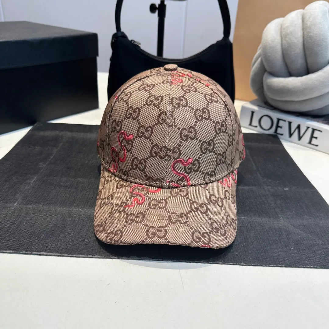P54 Gucci Baseball Cap GUCCI🧢Official website new product, baseball cap, original quality is very popular. The workmanship is very exquisite, high-end and classy! Low-key luxury, easy to carry! Running volume!