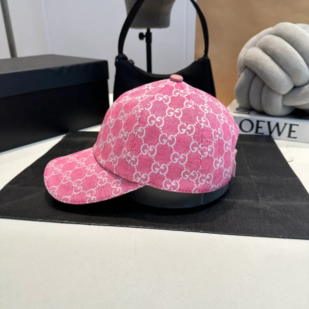 P60 Gucci Baseball Cap♥️GUCCI🧢New product from the official website, baseball cap, original quality, very popular 🔥🎩 The craftsmanship is very exquisite, high-end and classy! Low-key luxury, easy to carry! Running volume!