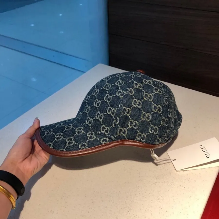 Special batch 🉐70💰 🧢Gucci🧢 Synchronized with Gucci official website, simple and elegant baseball cap with precision embroidery, comfortable and breathable, super good quality, playful style is very age-reducing👍