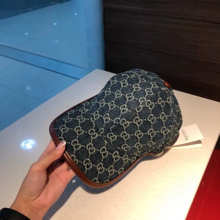 Special batch 🉐70💰 🧢Gucci🧢 Synchronized with Gucci official website, simple and elegant baseball cap with precision embroidery, comfortable and breathable, super good quality, playful style is very age-reducing👍