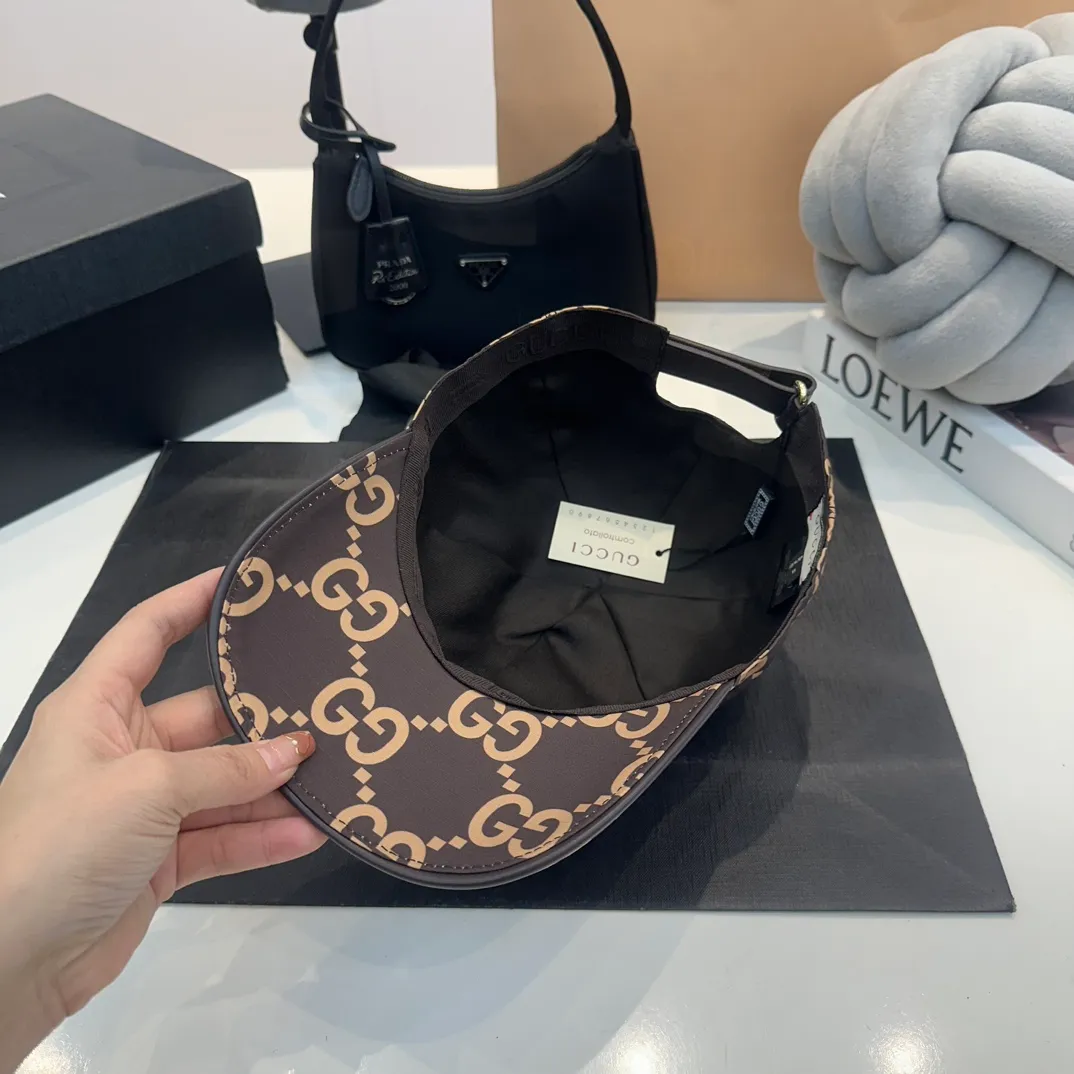 P80 Gucci (Gucci) new spring and summer original baseball cap, logo webbing, 1:1 mold customization, original canvas fabric + first-layer cowhide, popular purchasing agent, versatile style for men and women, great quality! Basic head circumference 56, adjustable patch