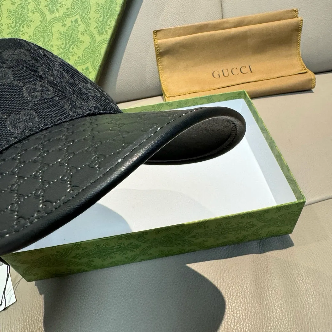 P90, Gucci (Gucci) classic original baseball cap, small double G cowhide stitching, 1:1 mold customization, excellent quality! The brim is embossed with first-layer cowhide, the quality is excellent! The basic head circumference is 56cm, the patch is adjustable, the original version is shipped in two colors from the counter, a hot seller!