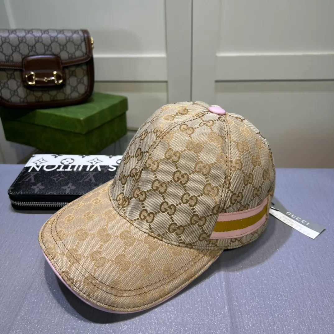 P80💰10,000-year-old classic model shipped! Gucci (Gucci) classic original baseball cap 😍😍Customized at the 1:1 counter mold, the highest version, original canvas + first layer of cowhide, pure cotton lining, light and breathable! Photographed in real life, suitable for men and women in all seasons, basic head circumference 56cm, adjustable patches.
