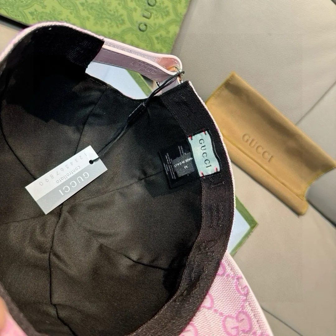 P90 hot-selling full-color NY&Gucci (Gucci) cooperation baseball cap, the latest model at the counter, NY embroidery, 1:1 mold customization, original breathable sail fabric + first-layer cowhide, perfect details, original quality, exclusive physical shooting, suitable for men and women.  , four colors are in stock at the counter!