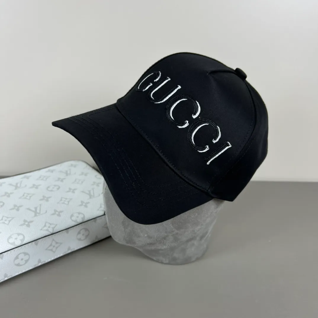 P56💰Gucci Baseball Cap♥️GUCCI🧢Official website new product, baseball cap, original quality, hot arrival 🔥🎩 The craftsmanship is very exquisite, high-end and classy! Low-key luxury, easy to carry! Running volume!