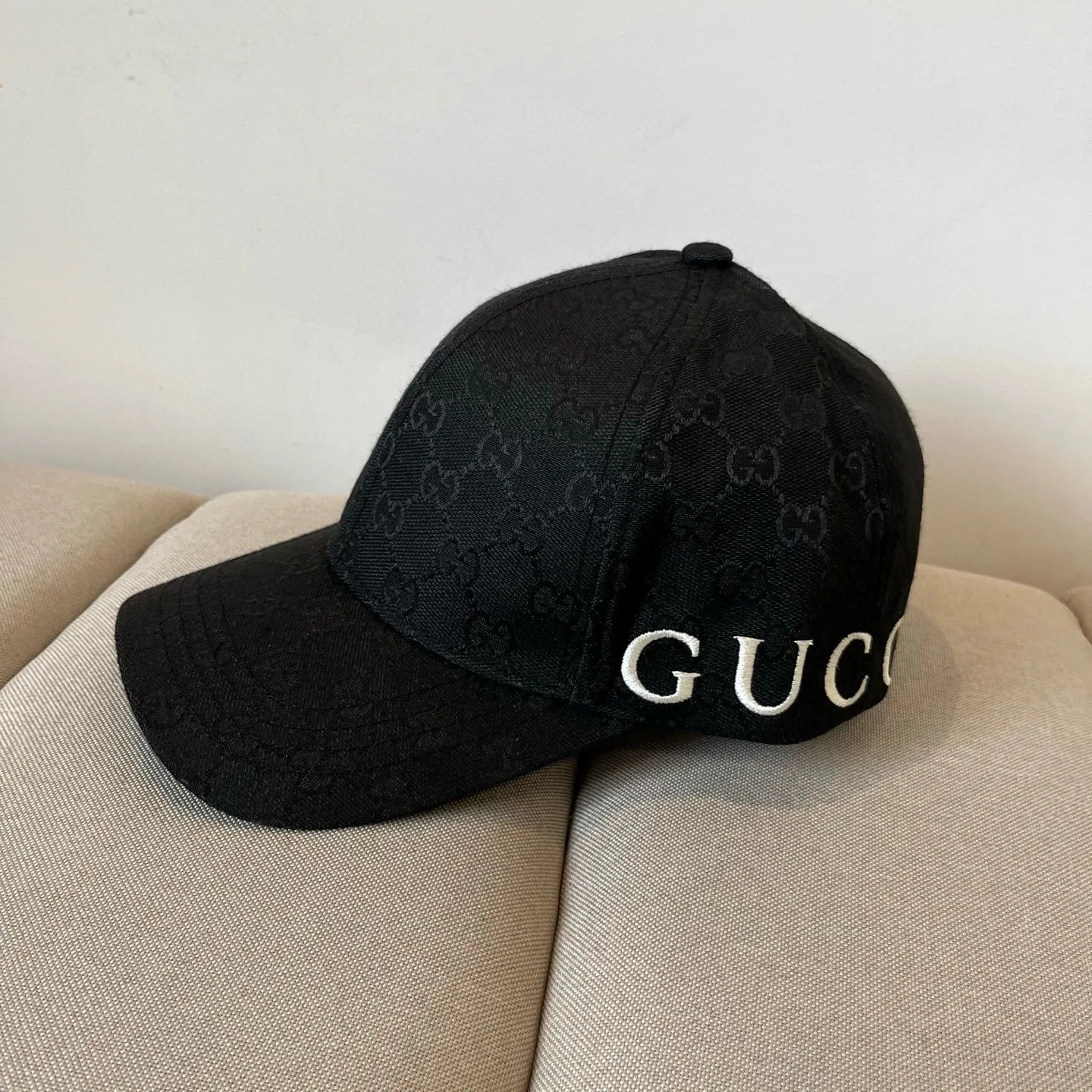 P60 Gucci Baseball Cap♥️GUCCI🧢New product from the official website, baseball cap, original quality, very popular 🔥🎩 The craftsmanship is very exquisite, high-end and classy! Low-key luxury, easy to carry! Running volume!