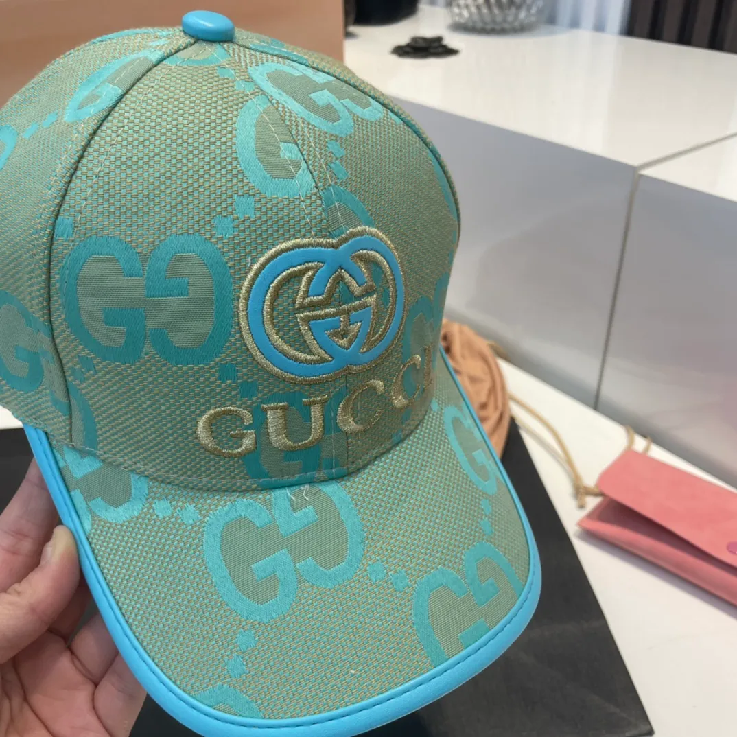 P60 GUCCI baseball cap, new product from the official website, baseball cap, original quality, very popular 🔥🎩 The craftsmanship is very exquisite, high-end and classy! Low-key luxury, easy to carry! Running volume!