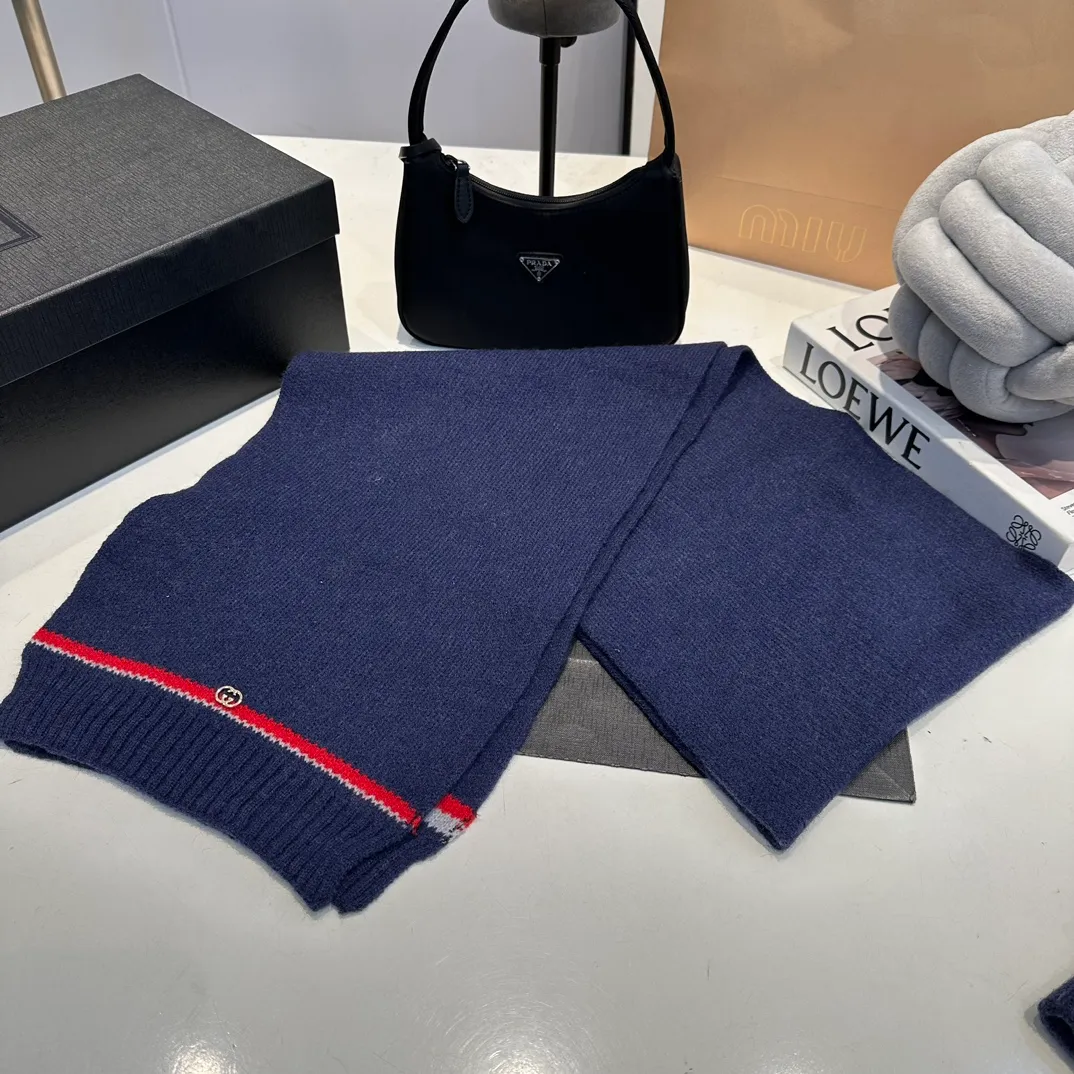 P180 (not ordinary goods in the market) GUCCI official website new wool cashmere suit series 🌟 hat + scarf + gloves official website synchronization, (same style for men and women) high quality, original fabric is very high-end, casual and versatile, simple yet elegant style, not to be missed!