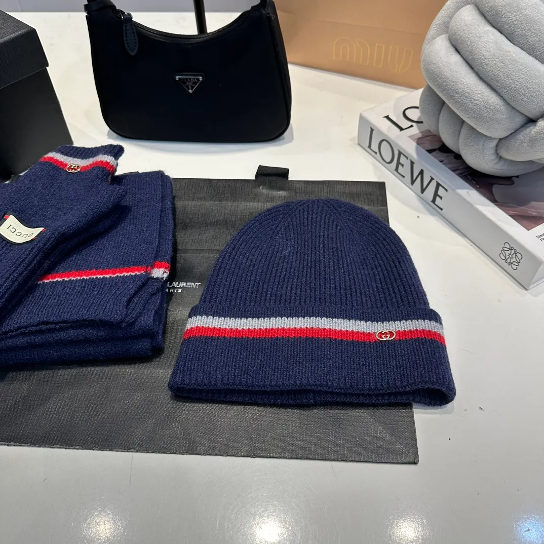 P180 (not ordinary goods in the market) GUCCI official website new wool cashmere suit series 🌟 hat + scarf + gloves official website synchronization, (same style for men and women) high quality, original fabric is very high-end, casual and versatile, simple yet elegant style, not to be missed!