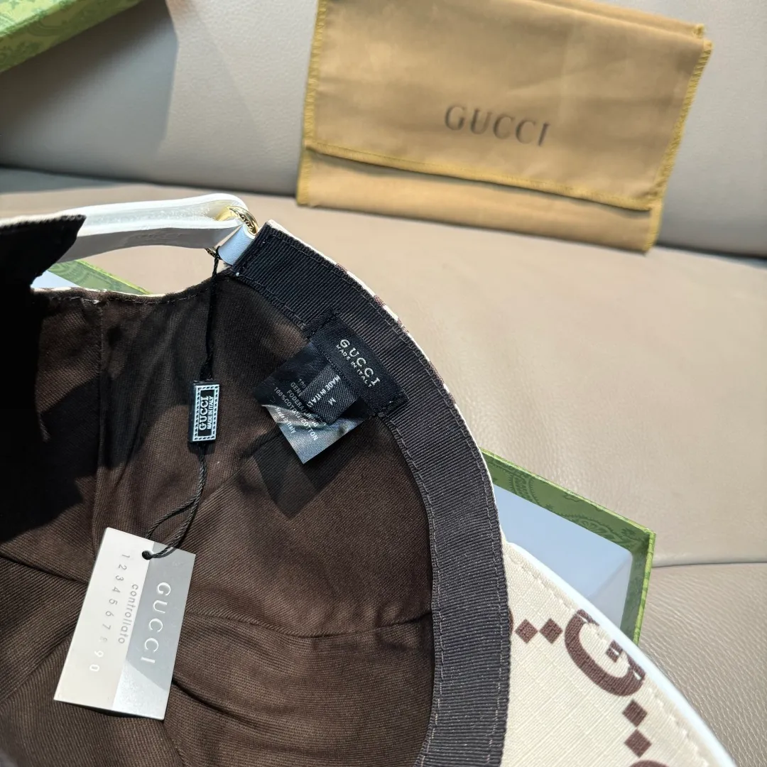 p90 New model shipped from official website. Gucci's latest original baseball cap, large double G, 1:1 mold customization at the counter, perfect alignment, original canvas fabric + first-layer cowhide, light and breathable! The basic head circumference is 56cm, and the patch is adjustable.