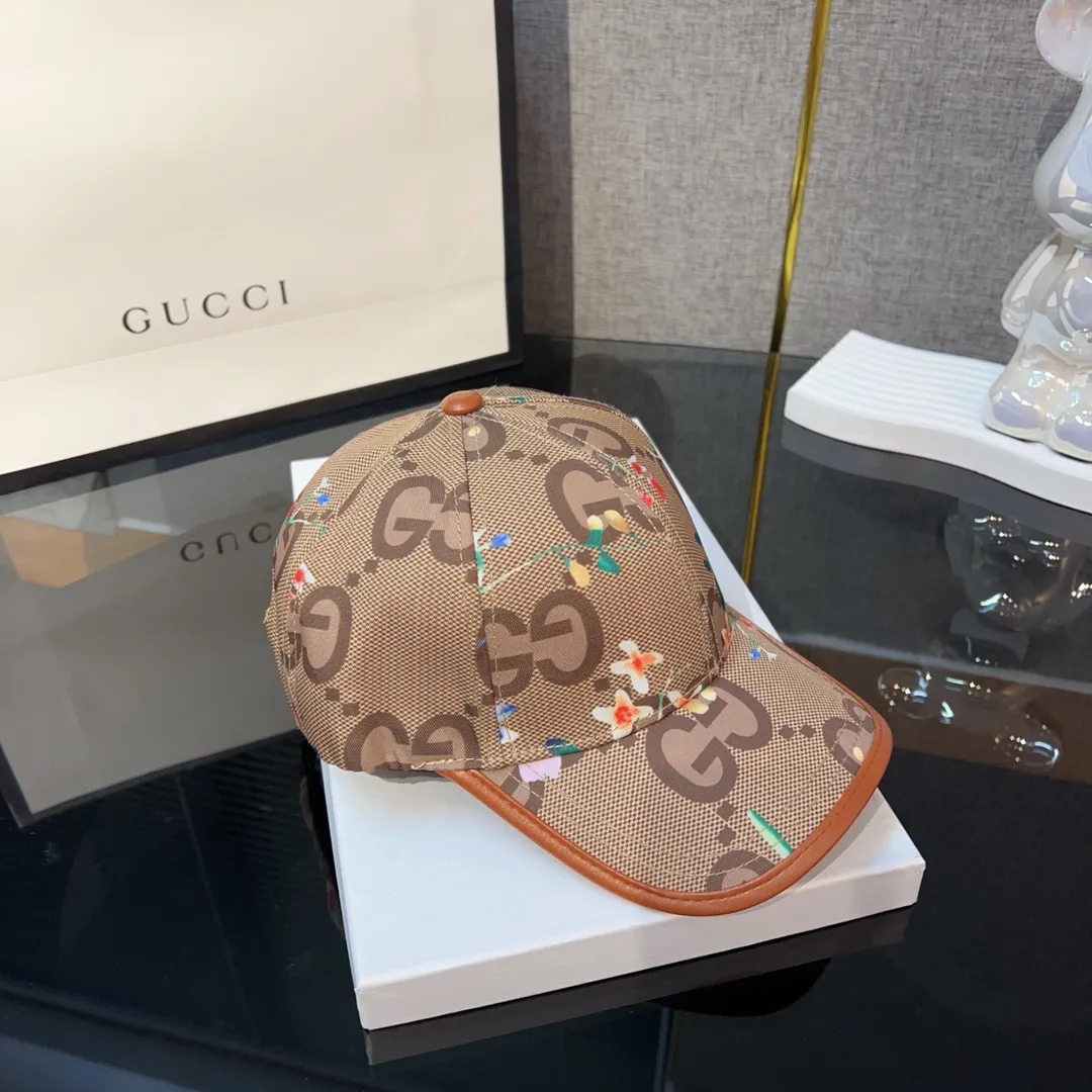 Special batch of 60💰 Gucci Gucci🌸Classic double c floral style, sun protection baseball cap🧢