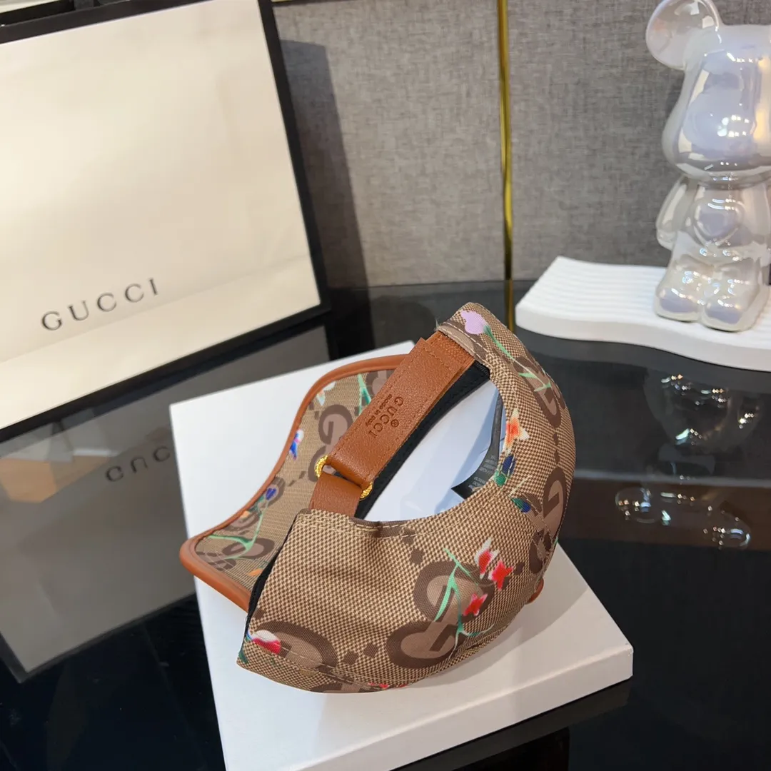 Special batch of 60💰 Gucci Gucci🌸Classic double c floral style, sun protection baseball cap🧢