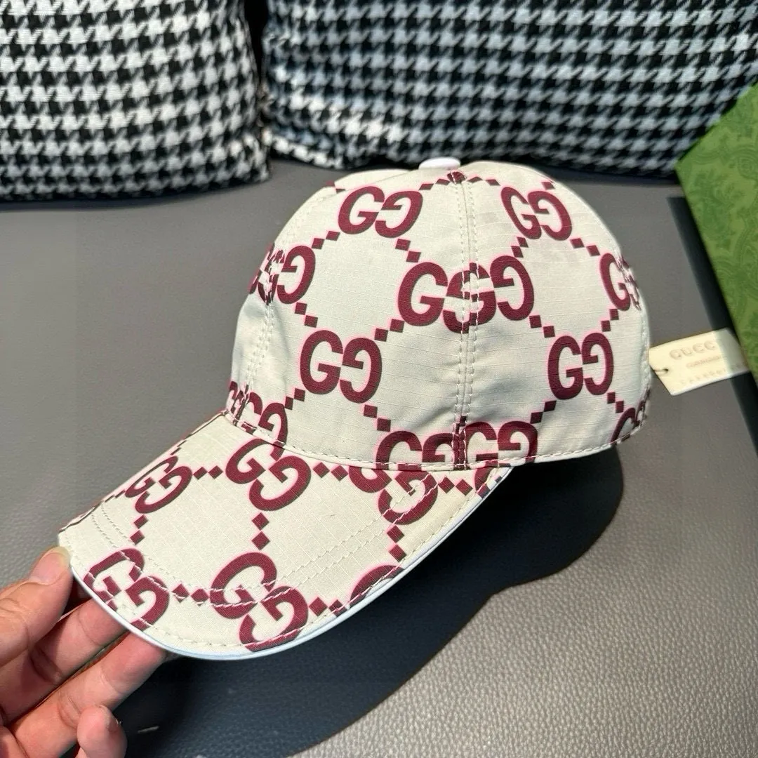 Batch 90, new model shipped from the official website, with packaging bag, Gucci's latest original baseball cap, large double G, 1:1 mold customization at the counter, perfect pattern, original canvas fabric + first-layer cowhide, light and breathable! The basic head circumference is 56cm, and the patch is adjustable.