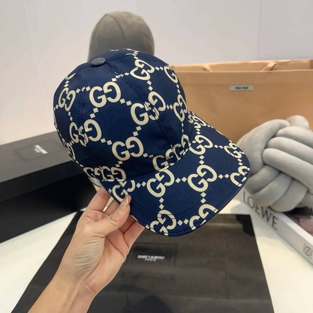P80 Gucci (Gucci) new spring and summer original baseball cap, logo webbing, 1:1 mold customization, original canvas fabric + first-layer cowhide, popular purchasing agent, versatile style for men and women, great quality! Basic head circumference 56, adjustable patch