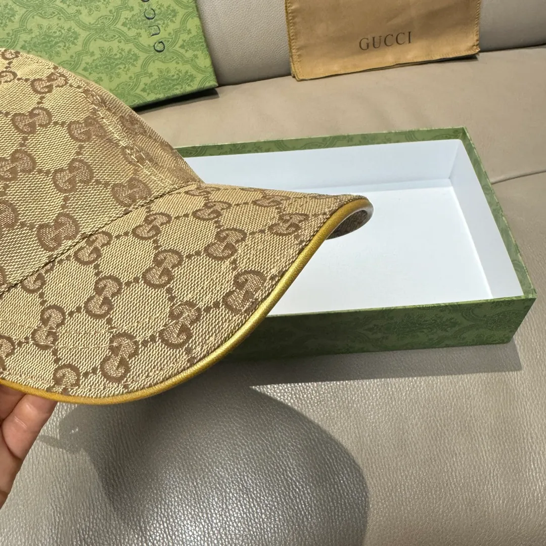 P90., Gucci (Gucci) new original baseball cap, metal double G, the latest model at the counter, 1:1 mold customization, genuine mold hardware, original canvas fabric + first-layer cowhide, original quality! The quality is great, the basic head circumference is 56cm, and the patch is adjustable.