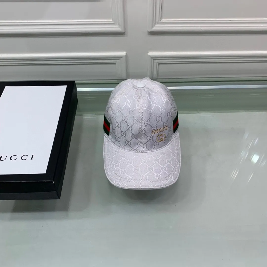 🉐900,000-year-old classic model shipped! Comes with a box bag, a Gucci (Gucci) classic original baseball cap😍😍 small gold embroidery, 1:1 mold opening and customization at the counter, the highest version, original canvas + first-layer cowhide, pure cotton lining, light and breathable! Photographed in real life, suitable for men and women in all seasons, basic head circumference 56cm, adjustable patches.