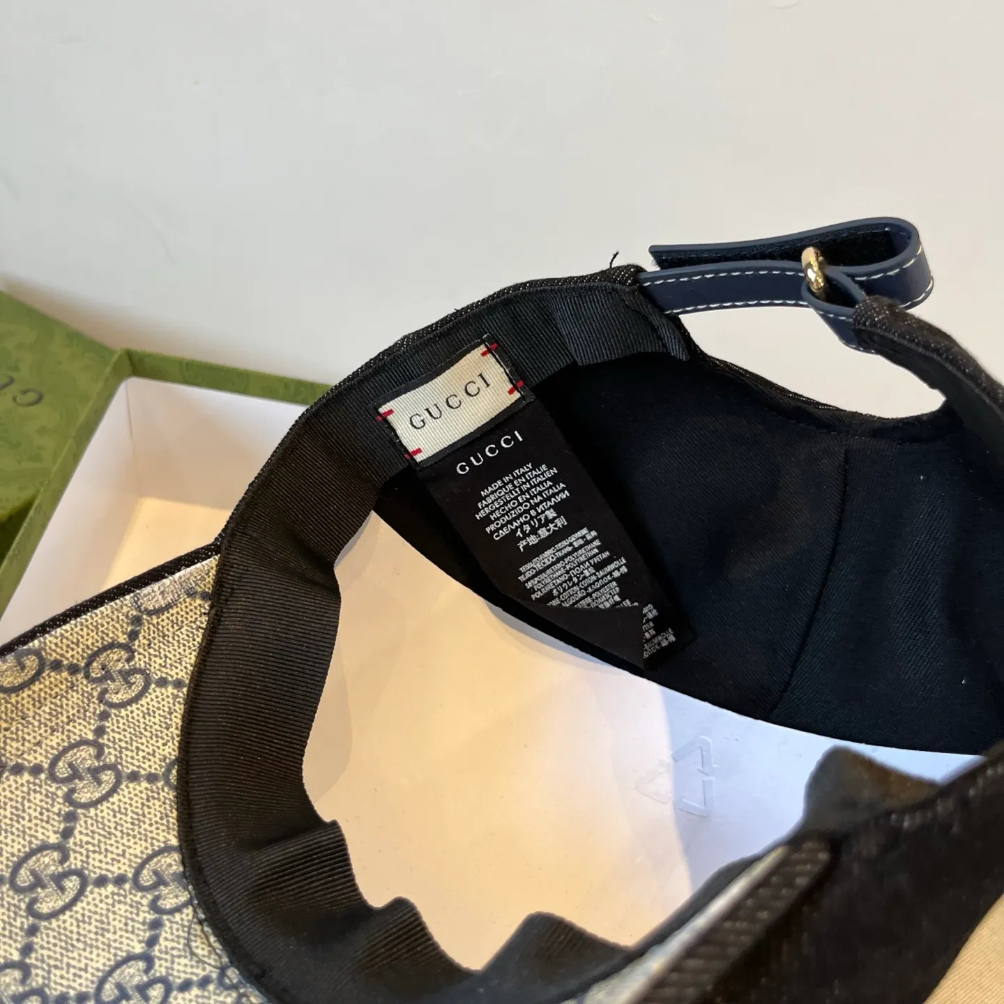 P60 Gucci Baseball Cap♥️GUCCI🧢New product from the official website, baseball cap, original quality, very popular 🔥🎩 The craftsmanship is very exquisite, high-end and classy! Low-key luxury, easy to carry! Running volume!